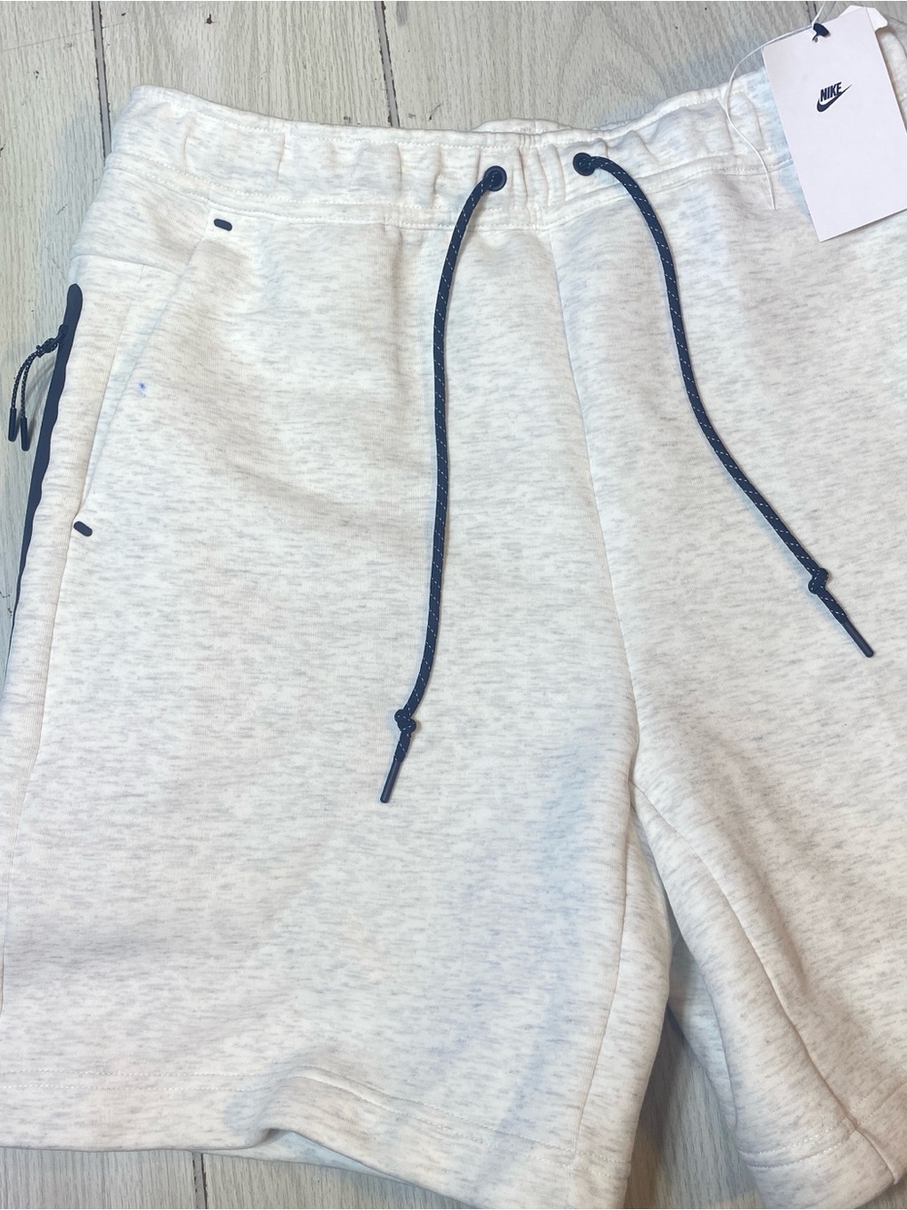 Nike Sportswear Tech Fleece Shorts Mens Size L Light Gray NWT! - Picture 3 of 15